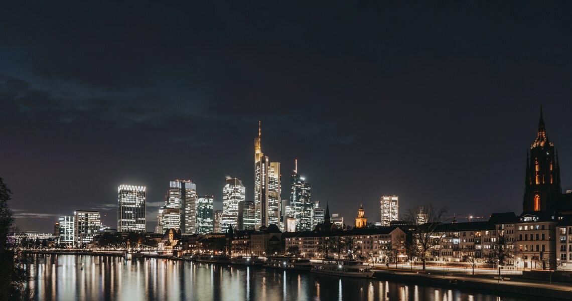 News 9 Frankfurter Skyline bei Nacht — Frankfurt